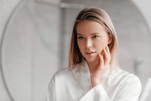 Žiemos odos priežiūra su hialurono ir peptidų terapija – intensyvus drėkinimas, apsauga ir regeneracija. Atraskite profesionalias procedūras sveikai ir spindinčiai odai Figaro salone.