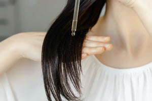 Plaukų serumas – ar tikrai jo reikia? Kada, kaip ir kokį rinktis