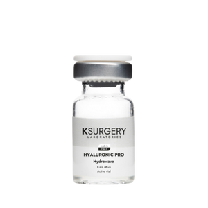 Ksurgery Hydrawave mezoterapinis kokteilis – skaidrus sterilus buteliukas su pilku dangteliu, skirtas intensyviam odos drėkinimui, elastingumo atkūrimui ir apsaugai nuo senėjimo požymių.
