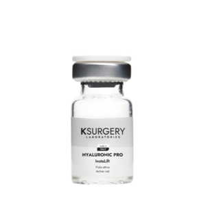 Ksurgery InstaLift serumas – sterilus mažas buteliukas su sidabriniu dangteliu, skirtas brandžiai odai stangrinti, raukšlėms mažinti ir intensyviai drėkinti.