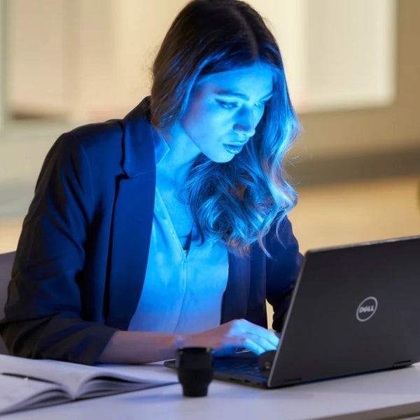 Kaip mėlyna šviesa veikiam mūsų veidą