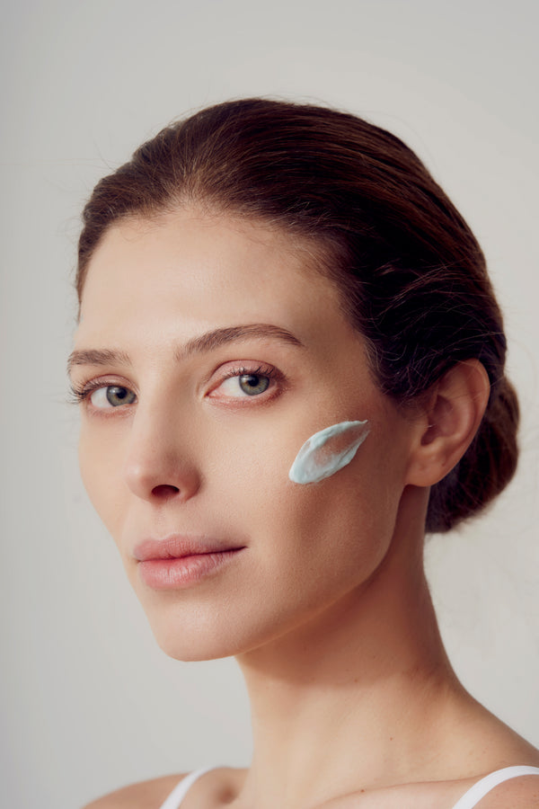 KSurgery Hydrawave Prejuvination regeneruojantis veido kremas
su hialuronu 50ml indelyje.