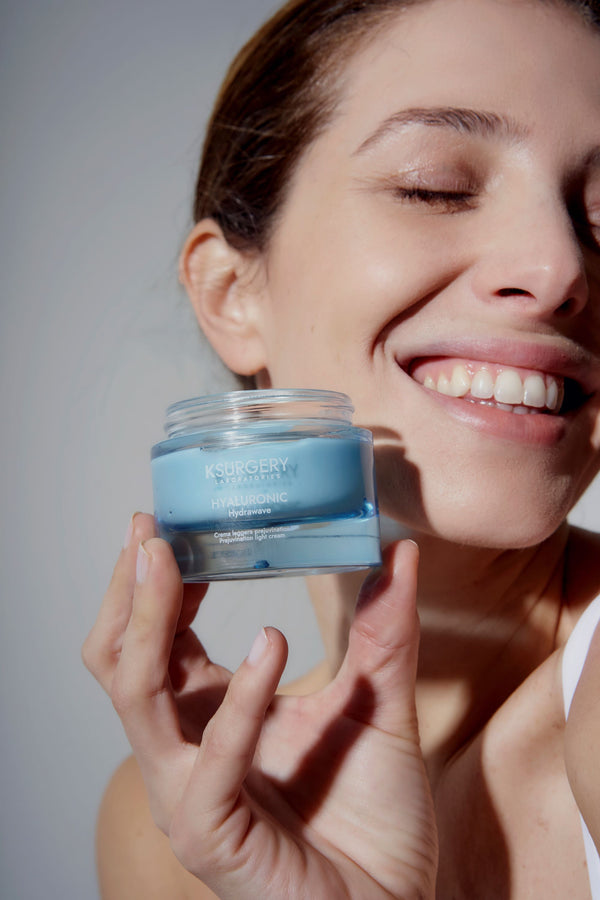 KSurgery Hydrawave Prejuvination regeneruojantis veido kremas
su hialuronu 50ml indelyje.