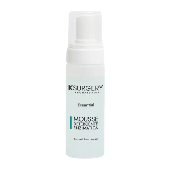 Ksurgery Essential Enzymatic veido valymo putos – šviesus buteliukas su dozatoriumi, skirtas švelniam kasdieniam odos valymui, eksfoliacijai ir skaistinimui jautriai odai.