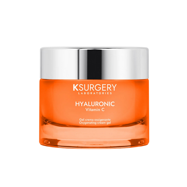 KSurgery Hyaluronic Vitamin C – ryškiai oranžinis deguonimi prisotinantis veido gelis stikliniame indelyje su sidabriniu dangteliu, skirtas odos švytėjimui ir drėkinimui.