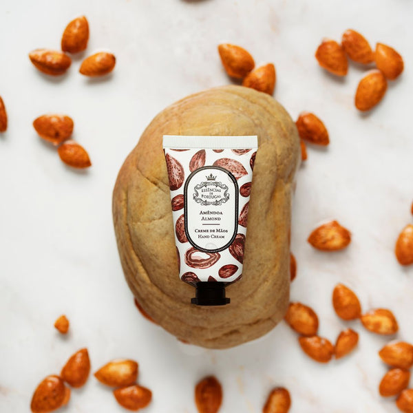Rankų kremas sausai odai su migdolų riešutų kvapu. 