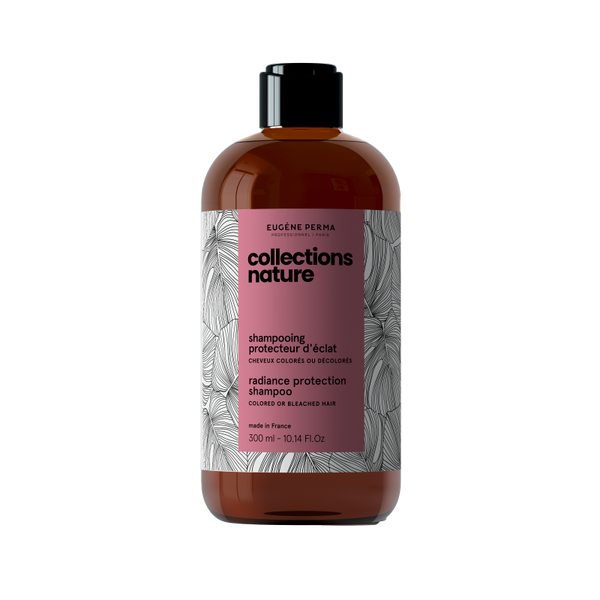 Nature Radiance Protection Shampoo – tamsaus gintaro spalvos buteliukas su juodu dangteliu ir rožine etikete. Etiketėje nurodytas produkto pavadinimas, paskirtis dažytiems ar šviesintiems plaukams ir talpa – 300 ml.