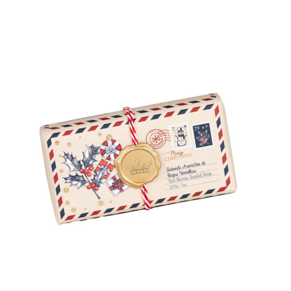 Kalėdinis rankų darbo muilas su raudonųjų uogų aromatu šventinėje pakuotėje